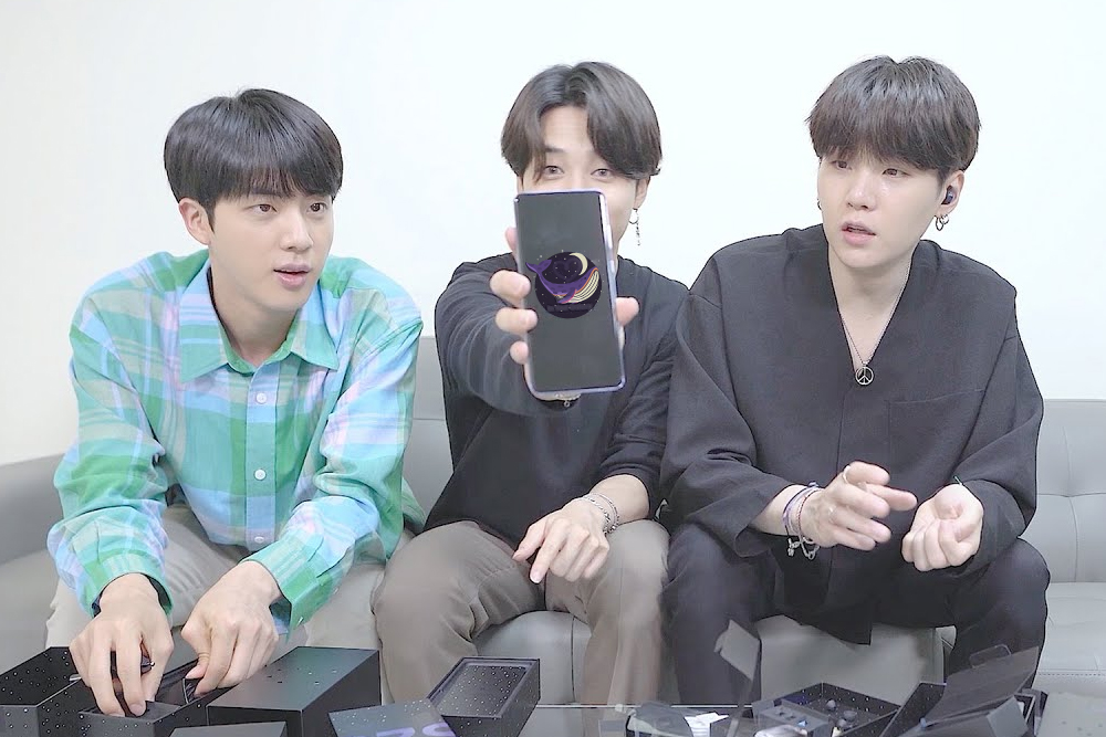 BTS unboxing phones - how did Apobangpo get there!? :)