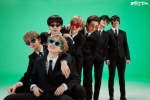 2020 Festa Photo - The Tannies are looking cute in suits and funny sunglasses!