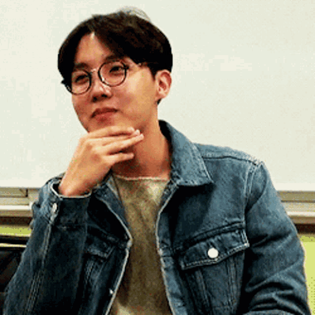GIF: Hobi is learning all the words. GIF: Hobi is learning all the words.