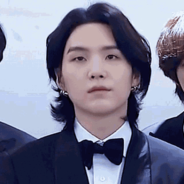 Gif: Yoongi is very serious about you reading the Terms of use! Gif: Yoongi is very serious about you reading the Terms of use!